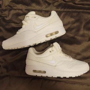 Nike Air Max Grade School Shoes / Size 4